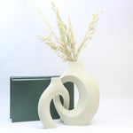 Hugging Vase Ornaments - Vase