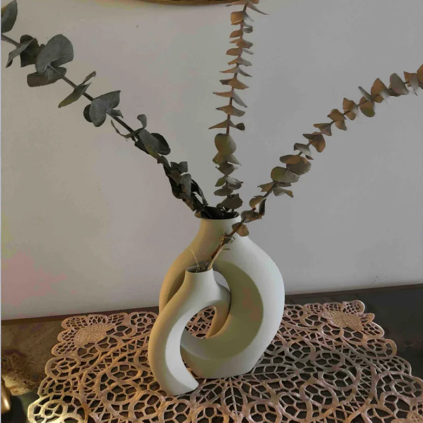 Hugging Vase Ornaments - Vase